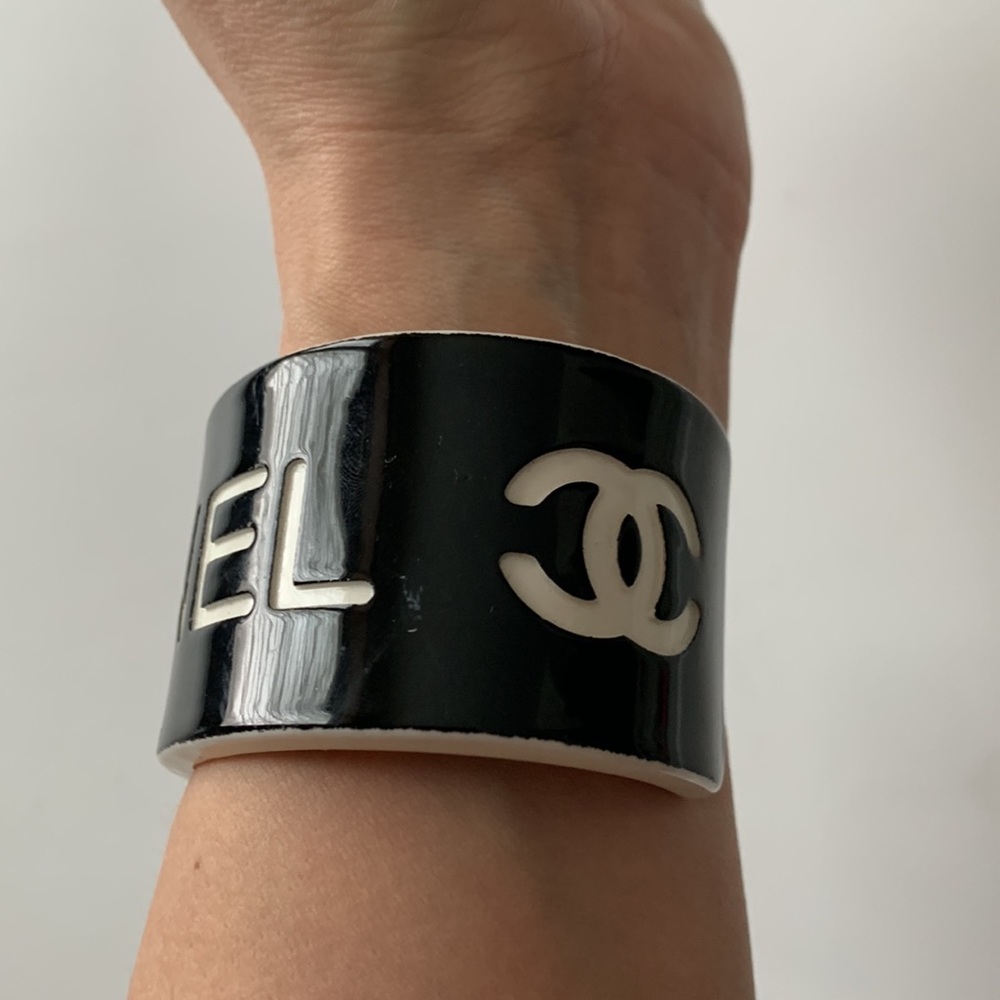 CC Monochrome Logo Cuff Bracelet - Picture 6 of 6